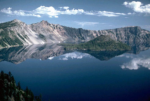 Crater Lake.jpg (37871 bytes)