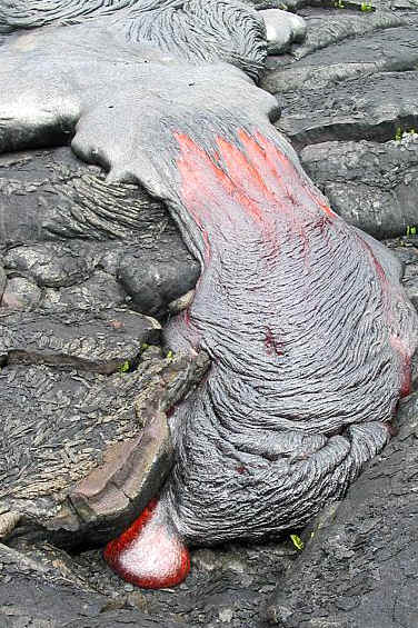 Pahoehoe.jpg (149046 bytes)