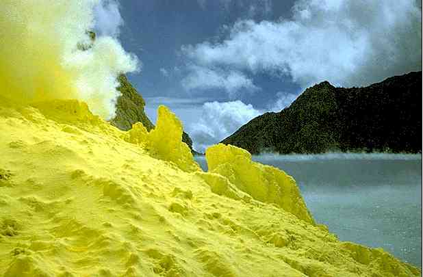 Kawah Idjen.jpg (23416 bytes)